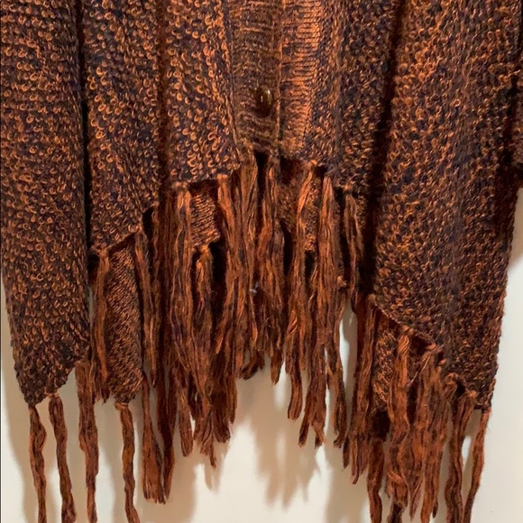 DO EVERY THING IN LOVE PONCHO OSZ RUST/BLK FRINGE - Picture 2 of 6